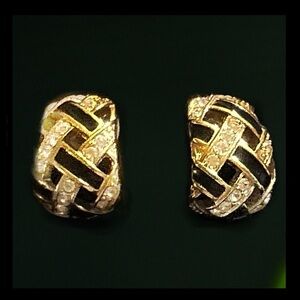 Marked SWAN Goldtone Clear
SWAROVSKI Crystal Half HOOP Shape
Pierced Ear…